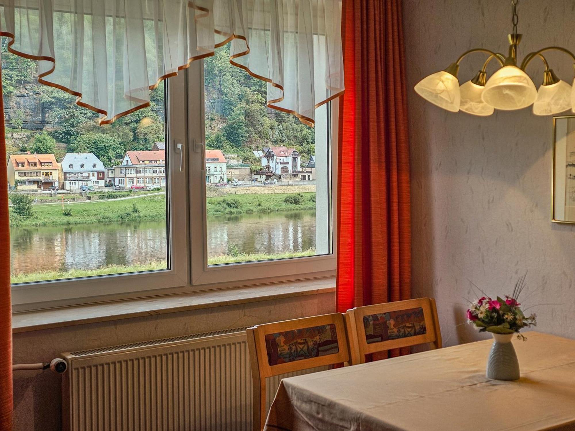 Ferienappartements Elbaussicht - Krippen Bad Schandau Bagian luar foto